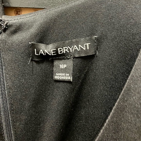 Elegant Black Sleeveless Dress - Picture 2 of 4